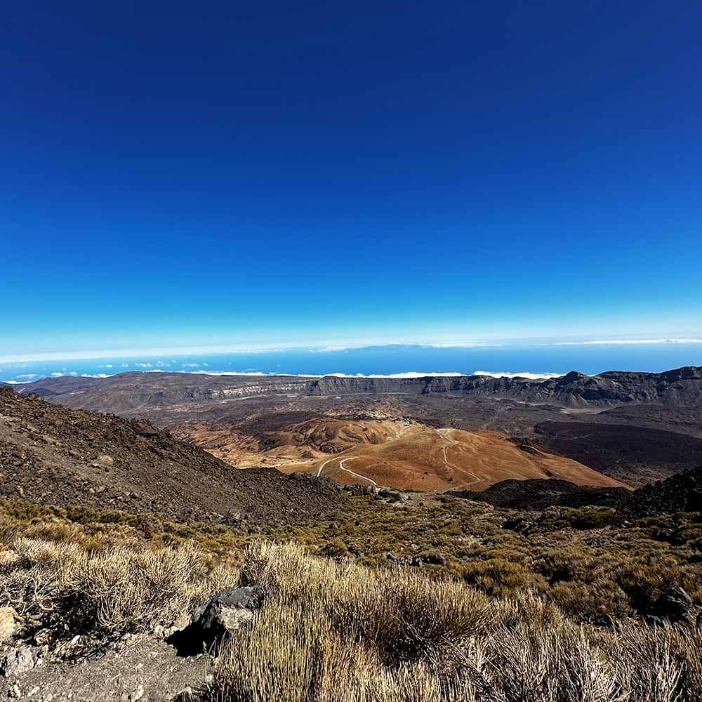 Skats uz Teides nacionālo parku, ejot pārgājiena maršrutu Montaña Blanca