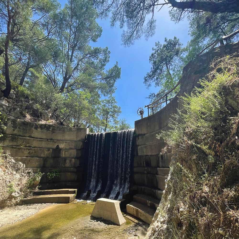 Seven springs mazais ūdenskritums