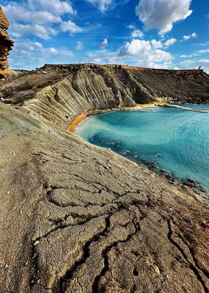 Māla klintis Maltā; Clay cliffs in Mgarr