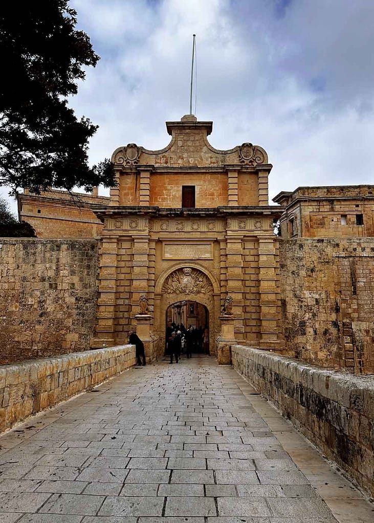 Mdina nocietinājuma pilsēta Maltas ziemeļu reģionā