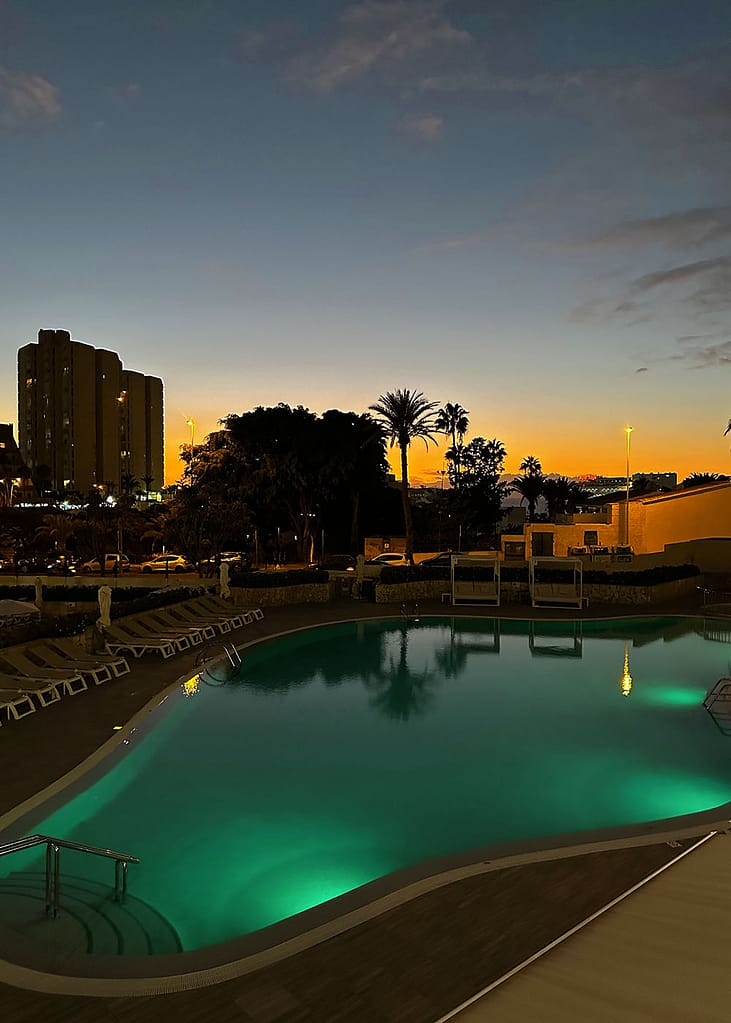 Ole Tropical viesnīca Tenerifē saulrieta laikā